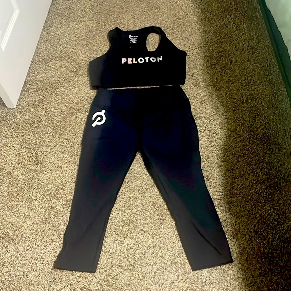 Peloton Size XL workout outfit. Leggings and sports bra